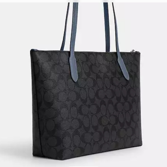 COACH shoulder bag w/ Horse & Carriage - Picture 4 of 15